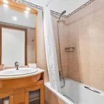 Cosy 1bdr Flat With Pool In By Lovelystay * Portimão