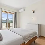 Cosy 1bdr Flat With Pool In By Lovelystay Apartament