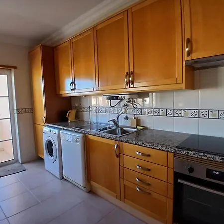 Апартаменти Cosy 1bdr Flat With Pool In By Lovelystay