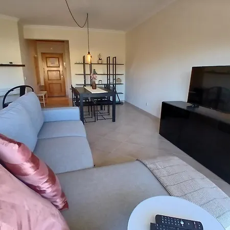 Cosy 1bdr Flat With Pool In By Lovelystay * Портіман