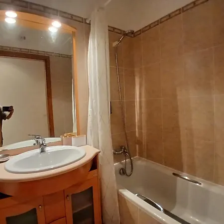 Cosy 1bdr Flat With Pool In By Lovelystay Portimão