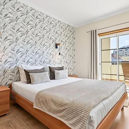 1br With Pool By Lovelystay Portimao