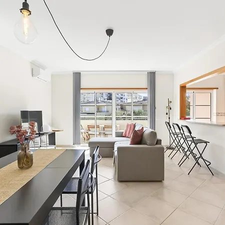Apartment 1br With Pool By Lovelystay *