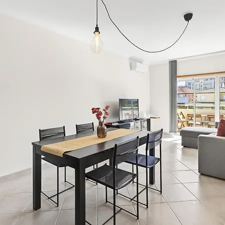 Cosy 1bdr Flat With Pool In By Lovelystay