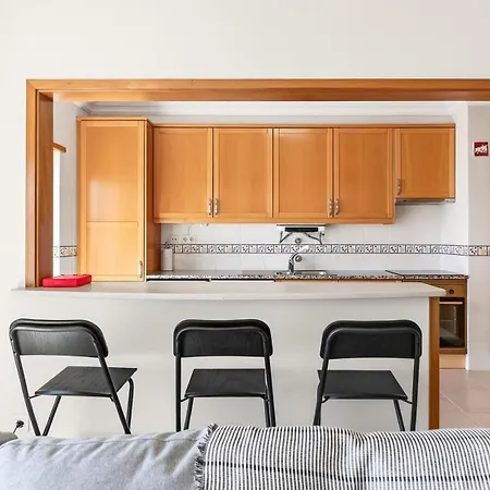 Cosy 1bdr Flat With Pool In By Lovelystay Διαμέρισμα