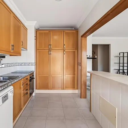 Διαμέρισμα Cosy 1bdr Flat With Pool In By Lovelystay *