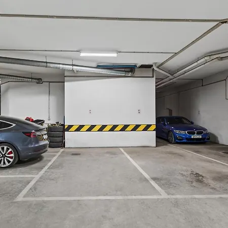 Апартаменти Cosy 1bdr Flat With Pool In By Lovelystay *