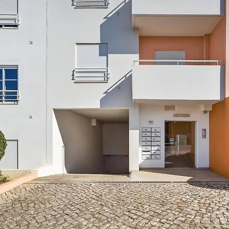 Cosy 1bdr Flat With Pool In By Lovelystay * Portimão