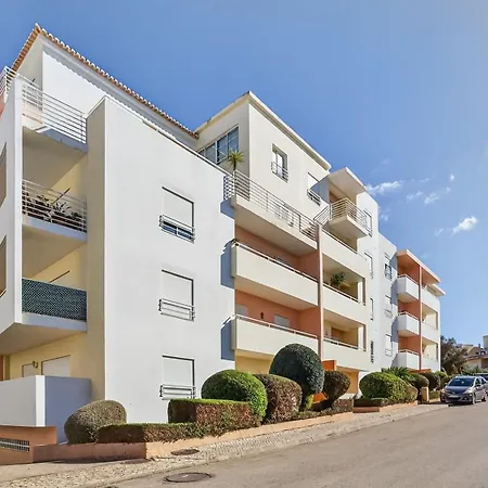 Апартаменти Cosy 1bdr Flat With Pool In By Lovelystay *