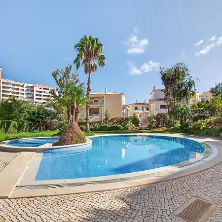 Cosy 1bdr Flat With Pool In By Lovelystay Apartament