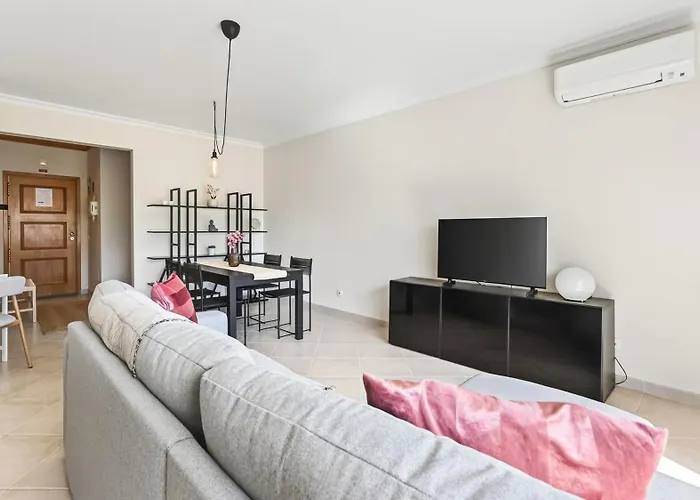 Cosy 1bdr Flat With Pool In By Lovelystay Apartment