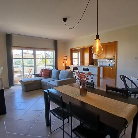 Cosy 1bdr Flat With Pool In By Lovelystay Appartamento Portimão