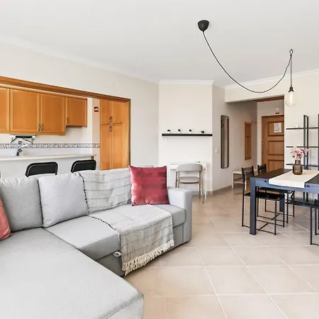 Cosy 1bdr Flat With Pool In By Lovelystay Portimão