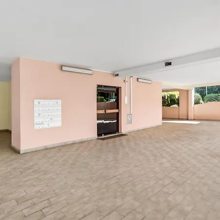 公寓 Cosy 1bdr Flat With Pool In By Lovelystay